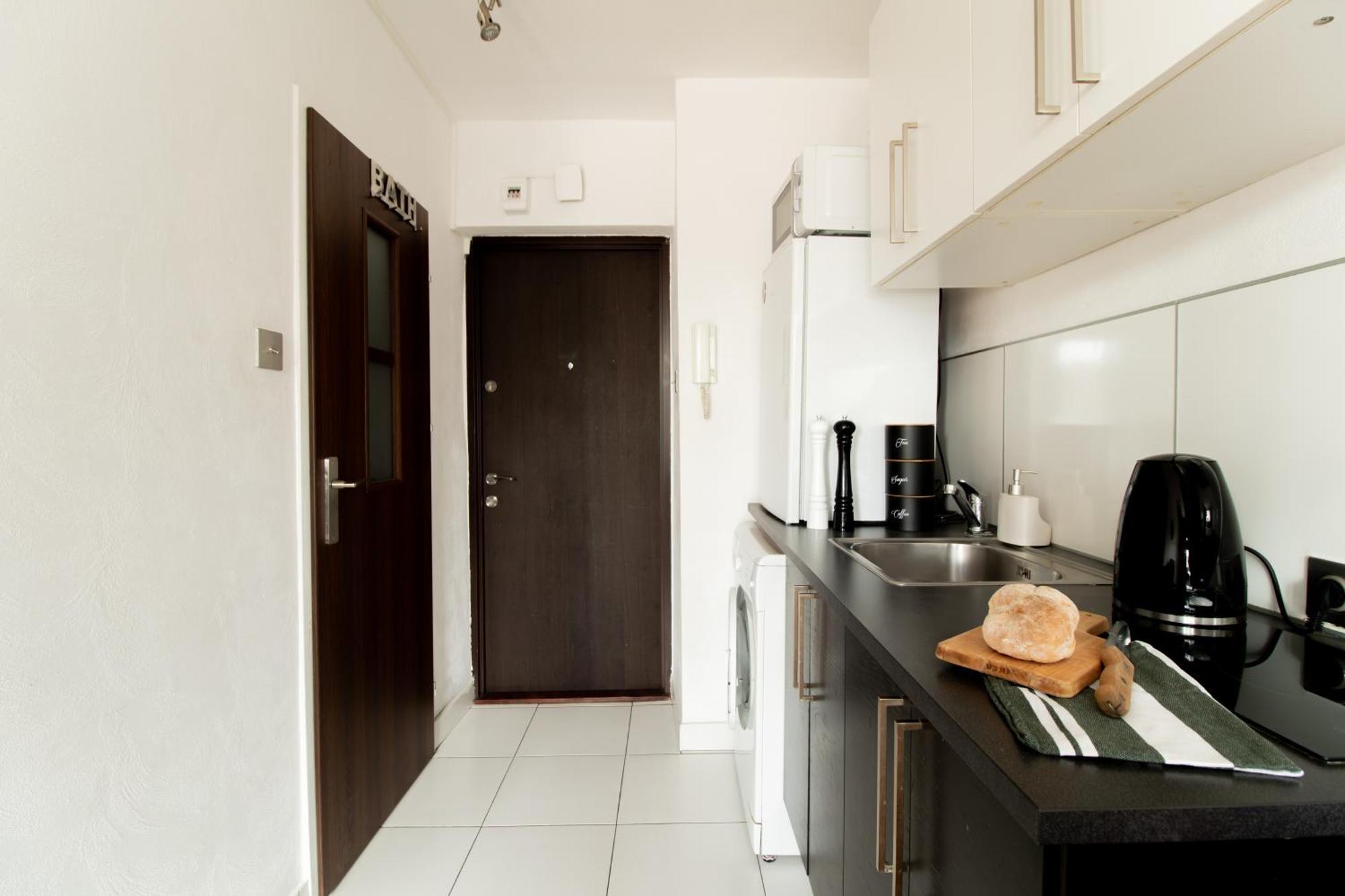Piotrapartments - Bruna Green City Apartment Варшава Екстериор снимка