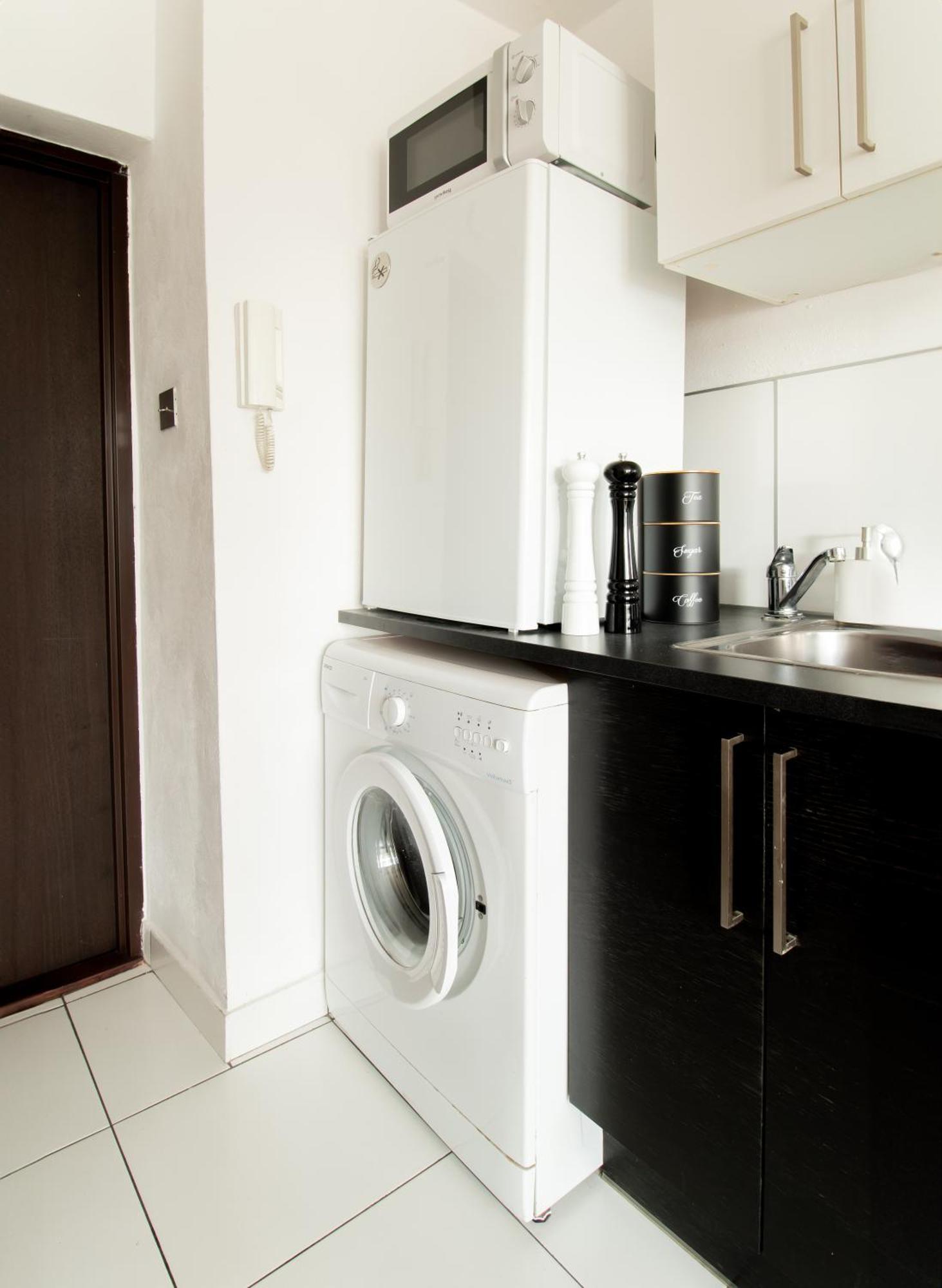 Piotrapartments - Bruna Green City Apartment Варшава Екстериор снимка